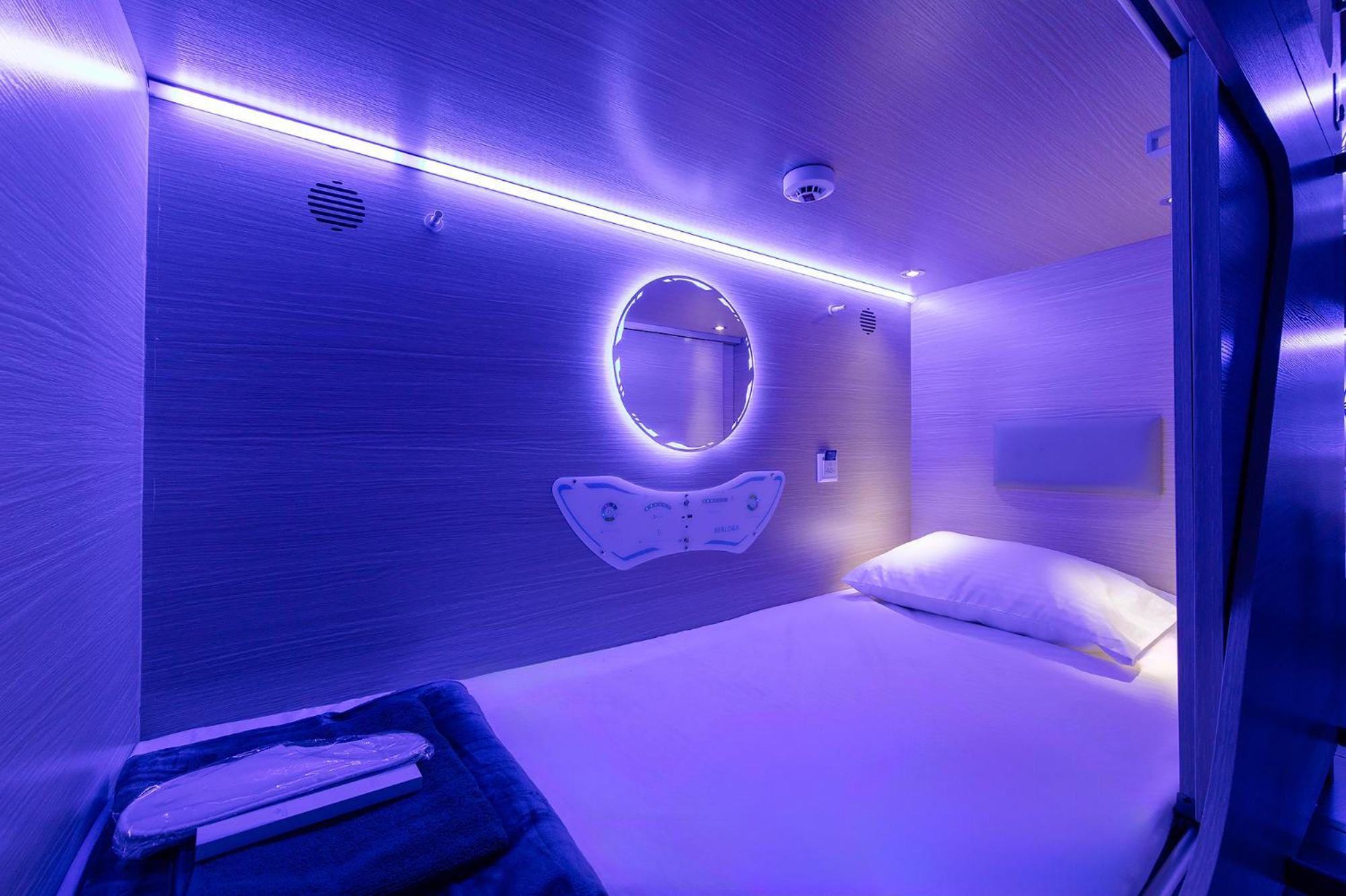 Отель Berloga Capsule Jbr Дубай Экстерьер фото